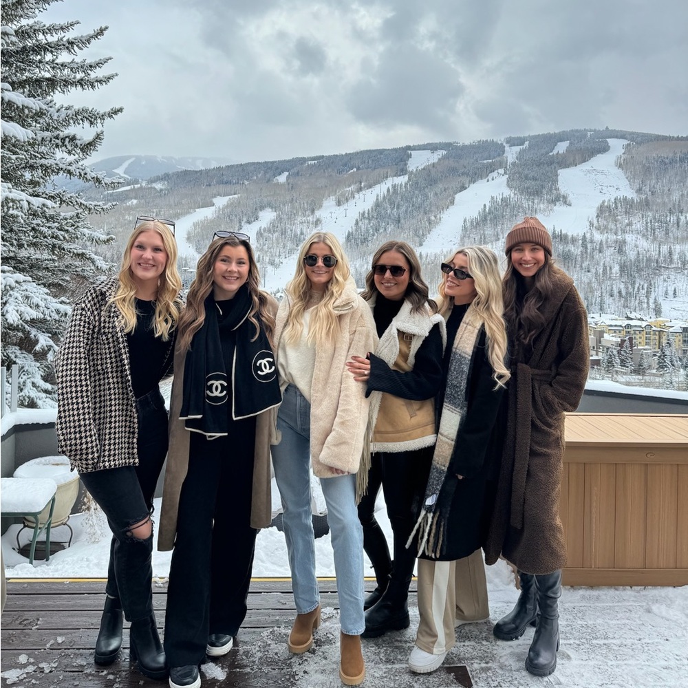 Meet your Posher, Charlotte